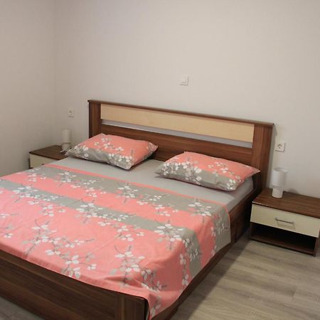 Milwe Apartment Razanac Bagian luar foto