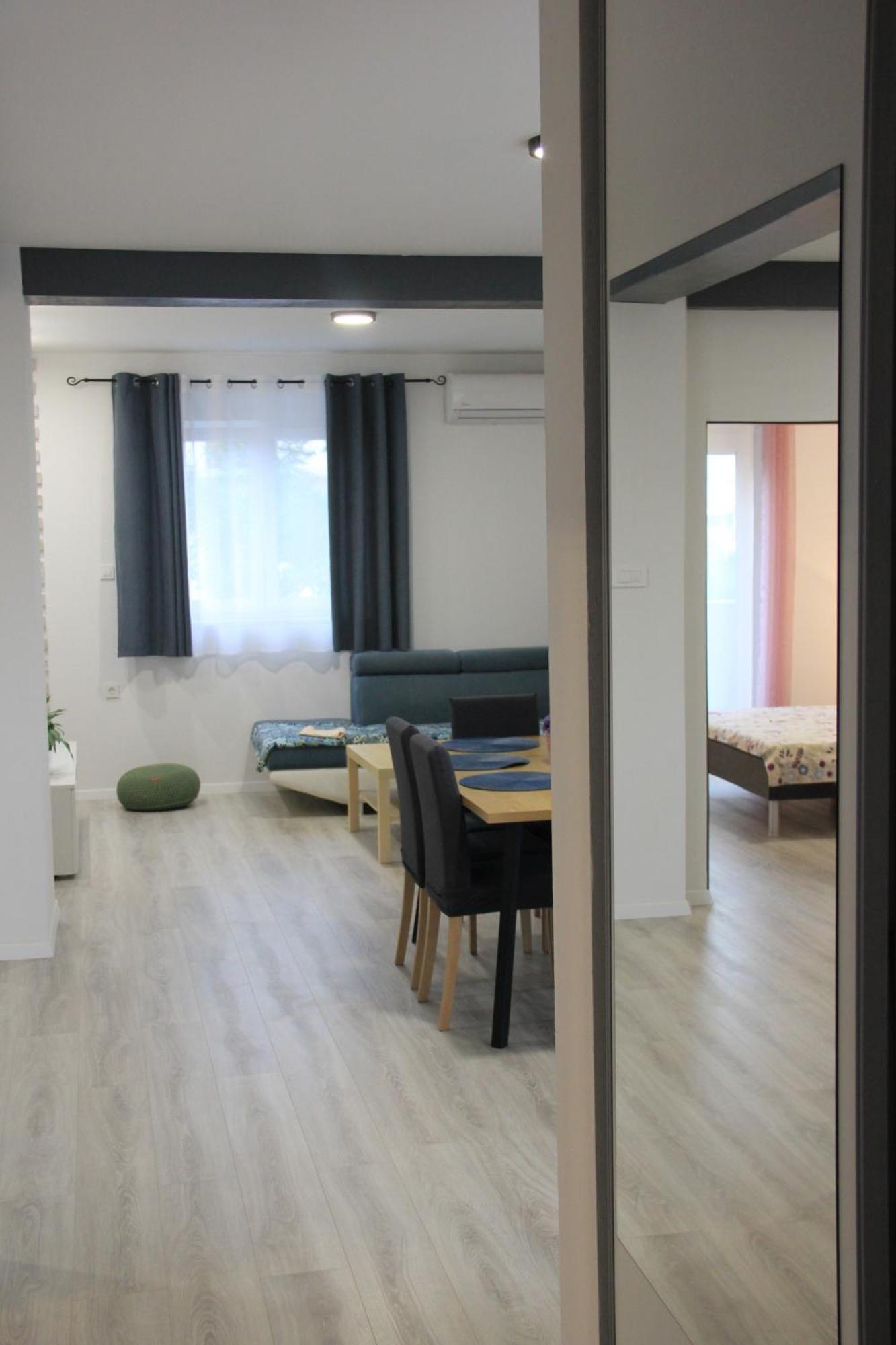 Milwe Apartment Razanac Bagian luar foto